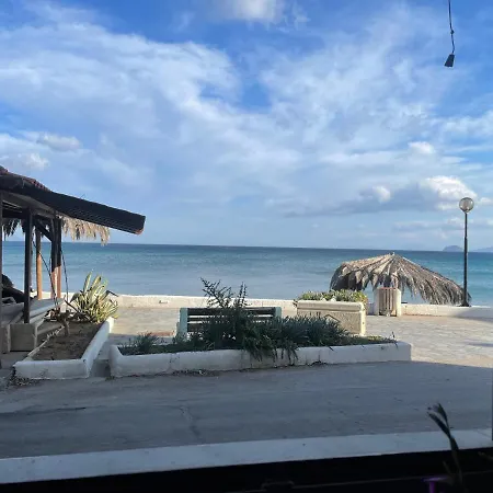 Ammos Beachfront Apartment! 度假居 *