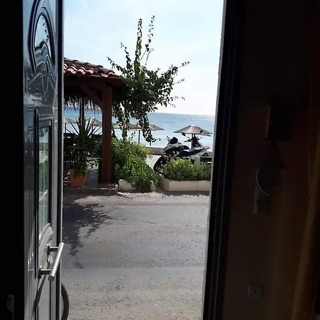 Ammos Beachfront Apartment!